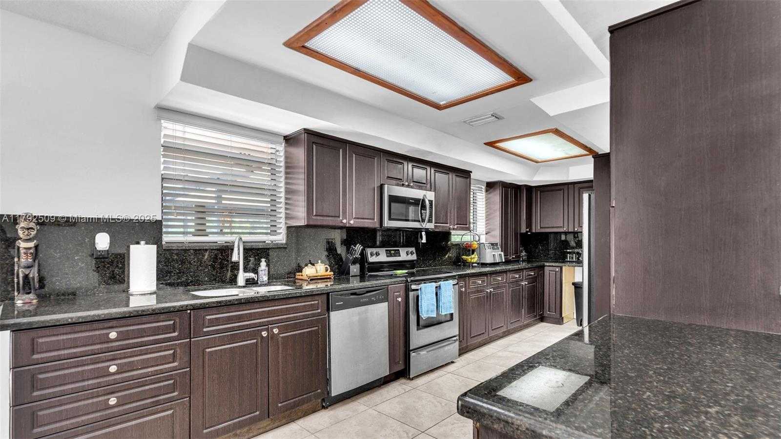 Small Image of 19241 SOUTH WEST 93RD RD, Cutler Bay Number 26