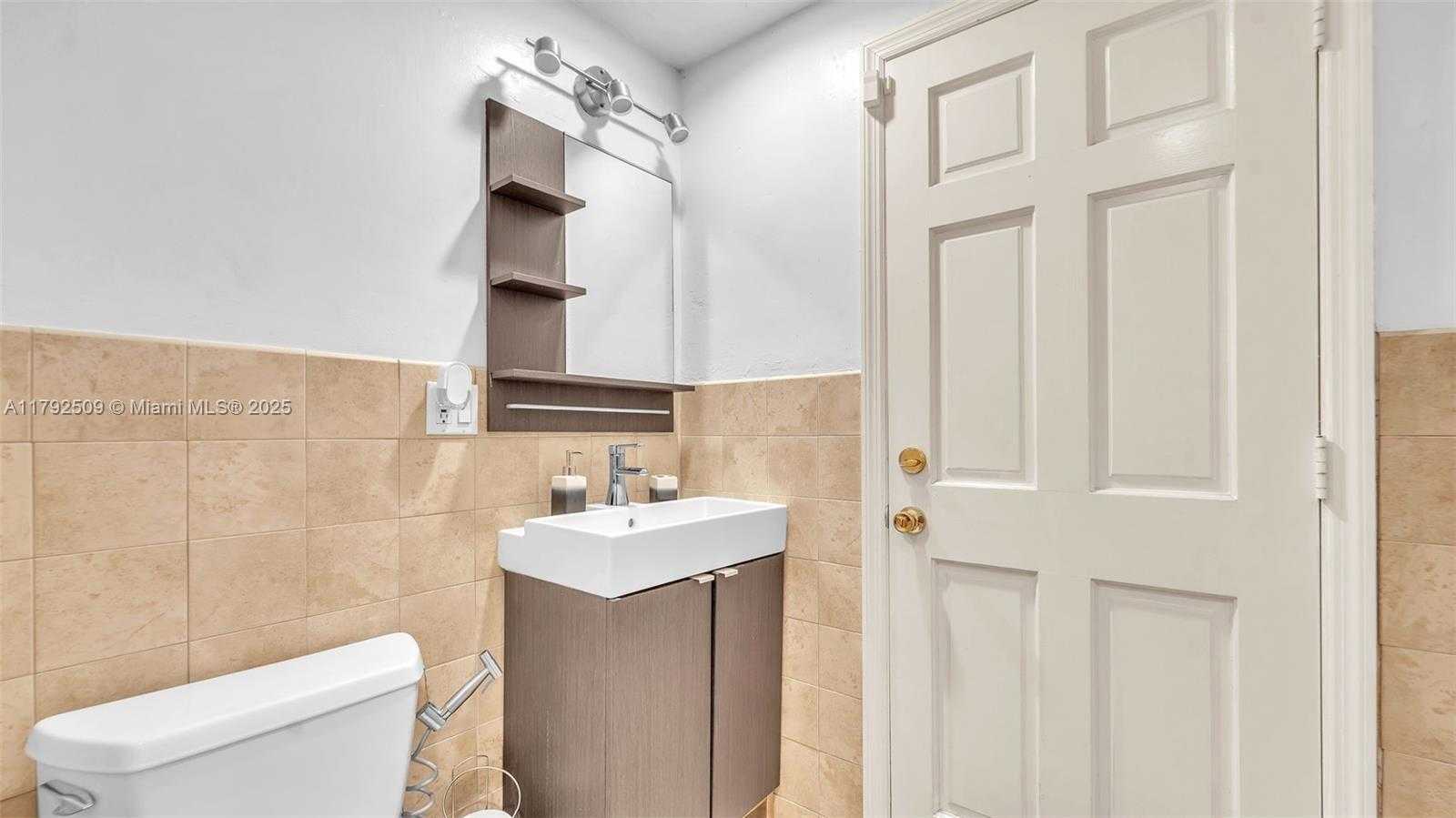 Small Image of 19241 SOUTH WEST 93RD RD, Cutler Bay Number 33