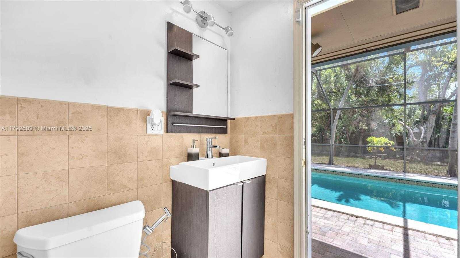Small Image of 19241 SOUTH WEST 93RD RD, Cutler Bay Number 34