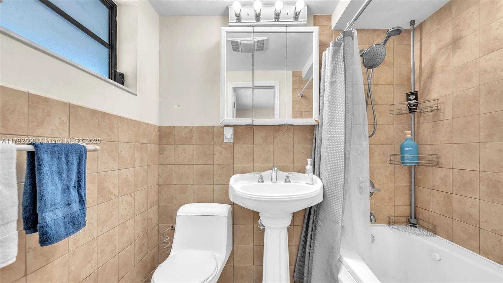 Small Image of 19241 SOUTH WEST 93RD RD, Cutler Bay Number 35