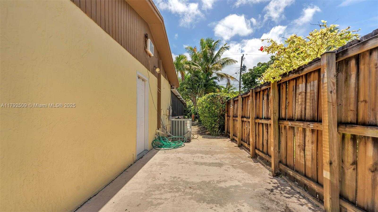 Small Image of 19241 SOUTH WEST 93RD RD, Cutler Bay Number 38