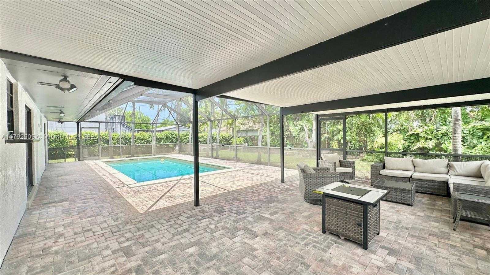 Small Image of 19241 SOUTH WEST 93RD RD, Cutler Bay Number 5
