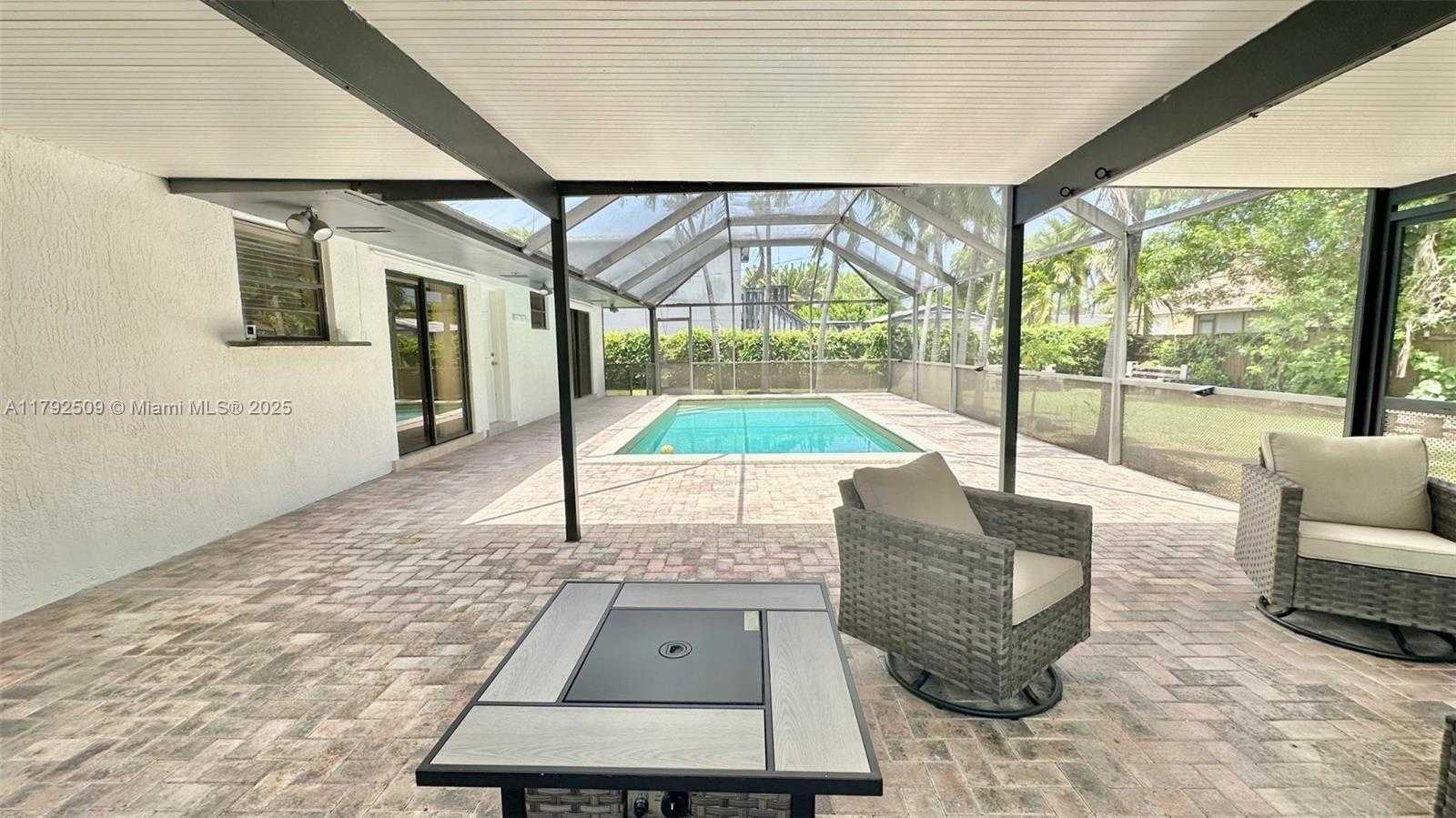 Small Image of 19241 SOUTH WEST 93RD RD, Cutler Bay Number 6