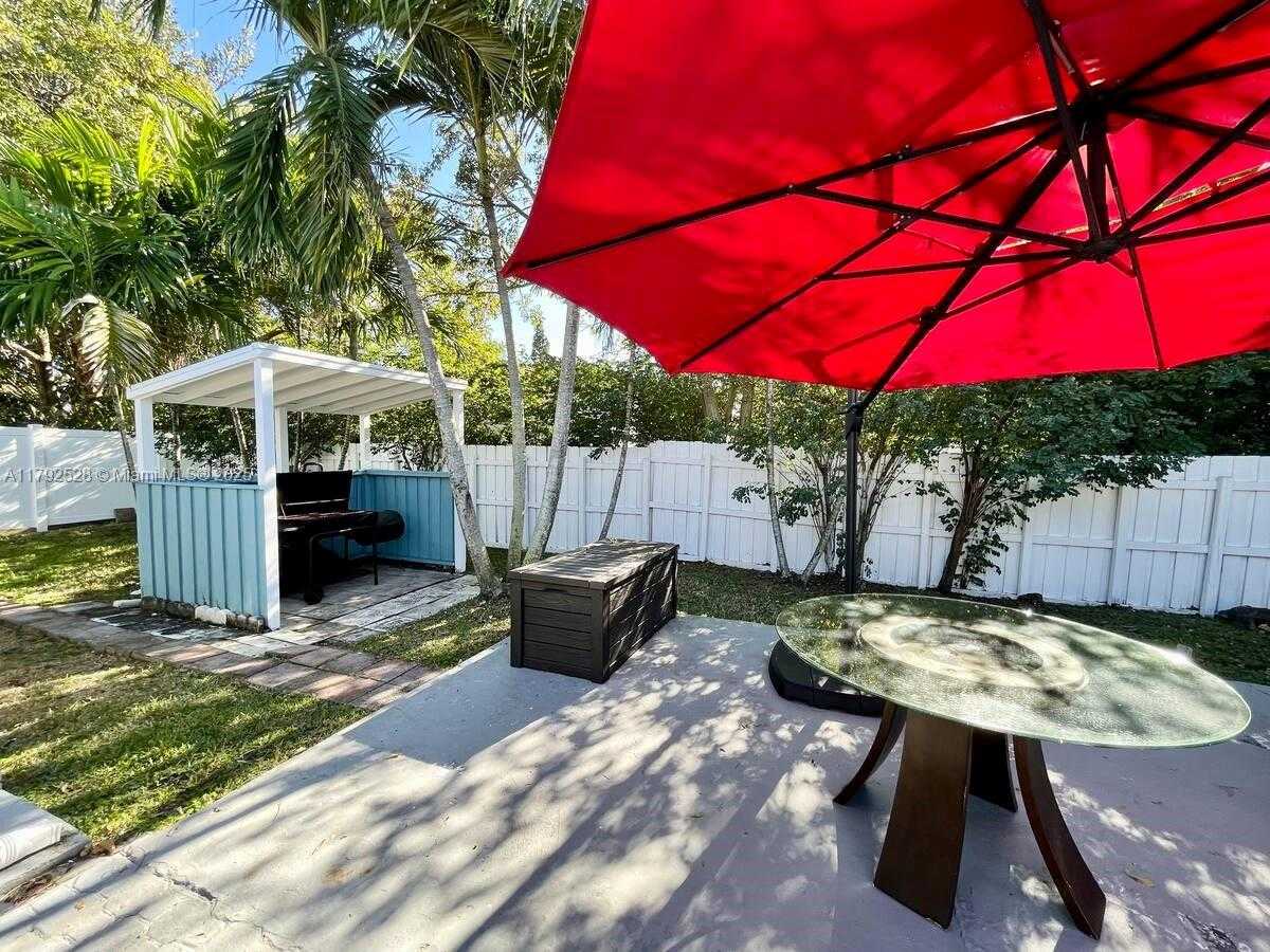 Small Image of 416 NORTH RAINBOW DR, Hollywood Number 16