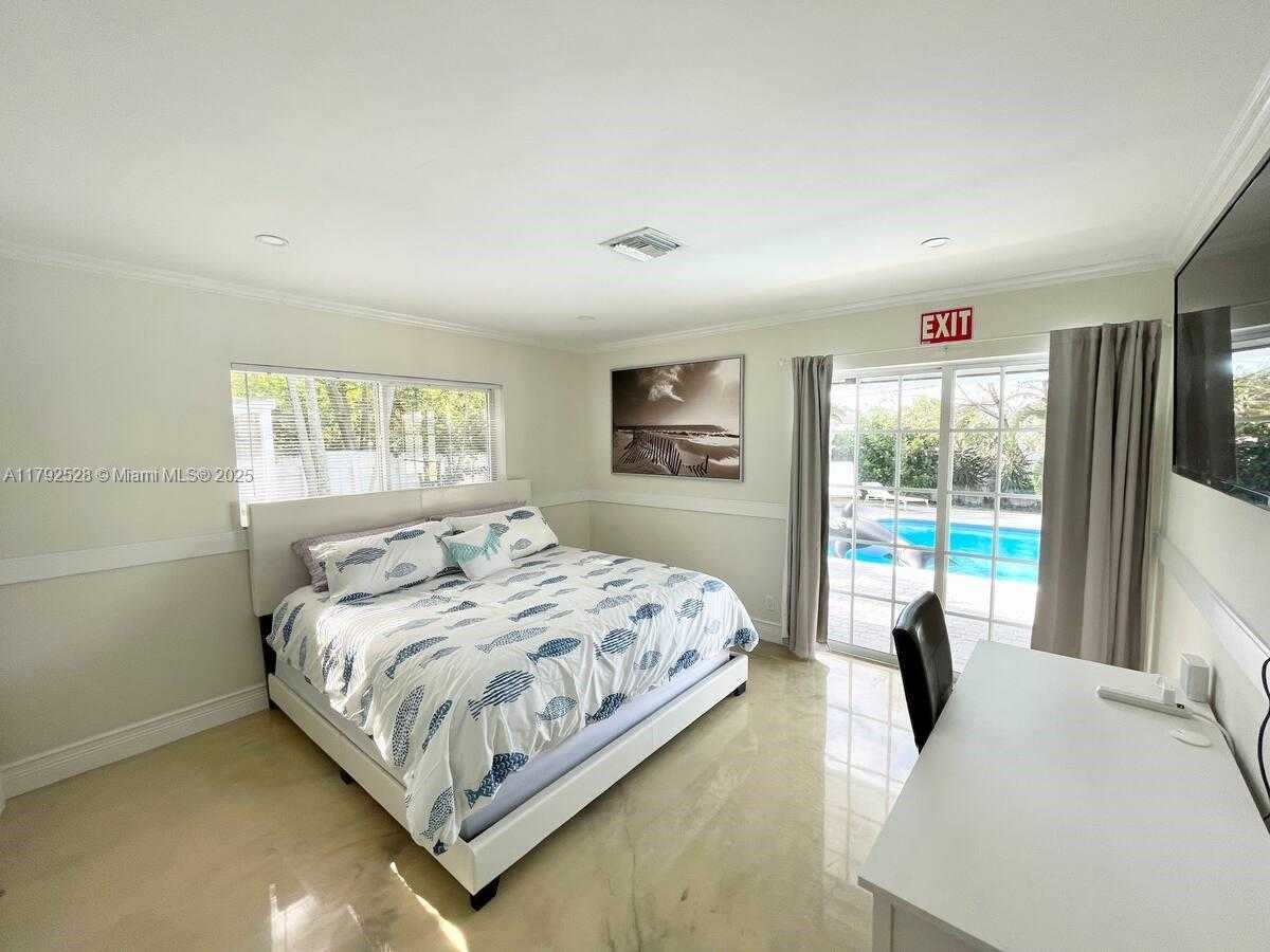 Small Image of 416 NORTH RAINBOW DR, Hollywood Number 18