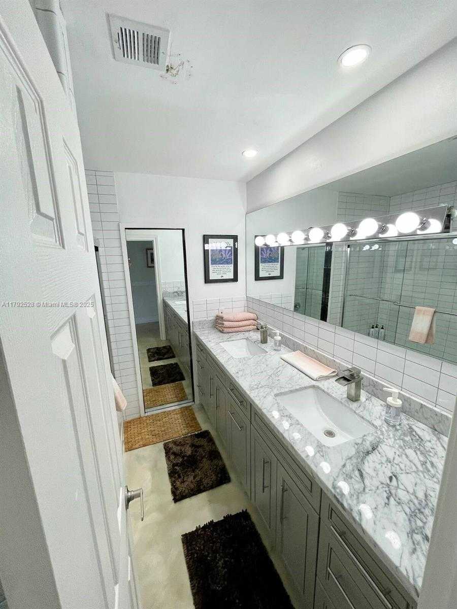 Small Image of 416 NORTH RAINBOW DR, Hollywood Number 20