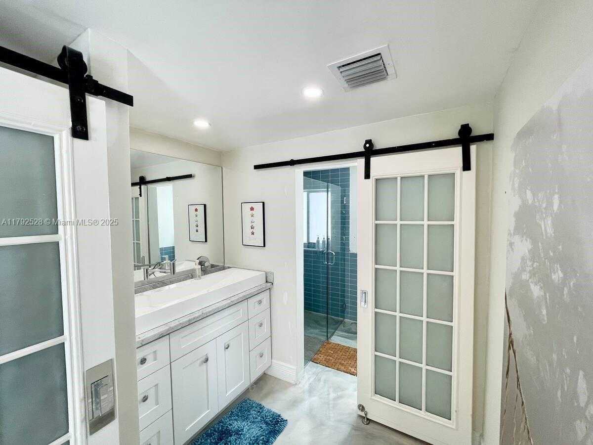 Small Image of 416 NORTH RAINBOW DR, Hollywood Number 21