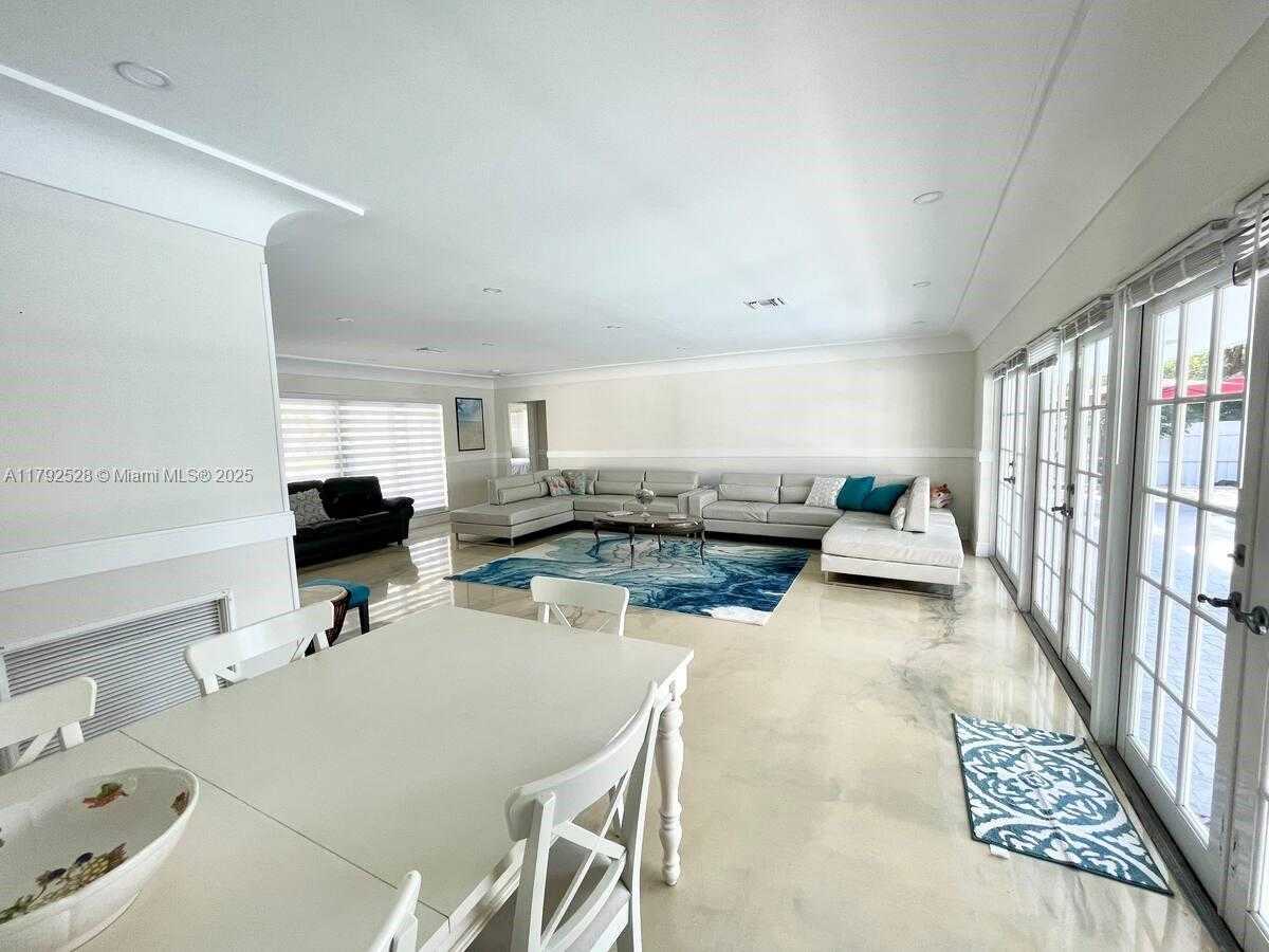 Small Image of 416 NORTH RAINBOW DR, Hollywood Number 3