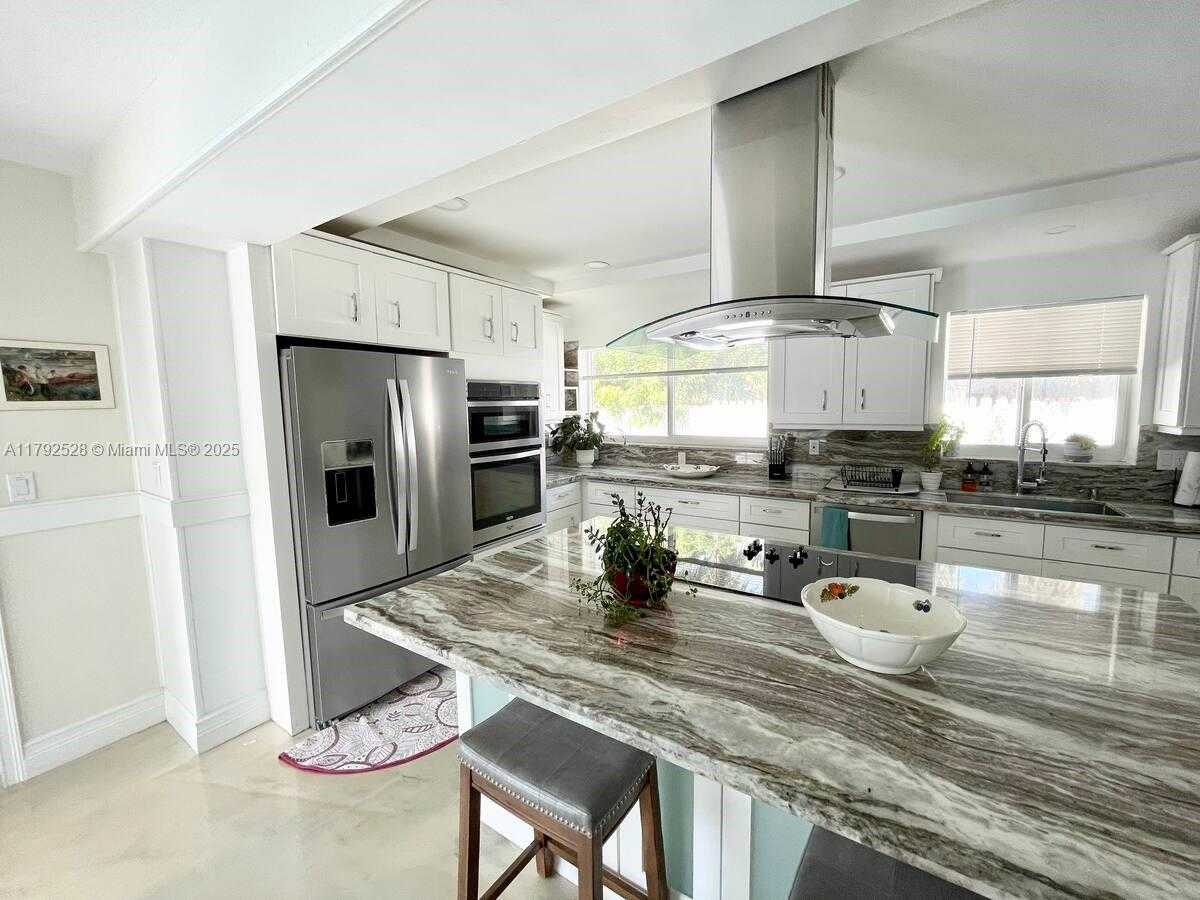 Small Image of 416 NORTH RAINBOW DR, Hollywood Number 4