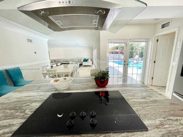 Small Image of 416 NORTH RAINBOW DR, Hollywood Number 5