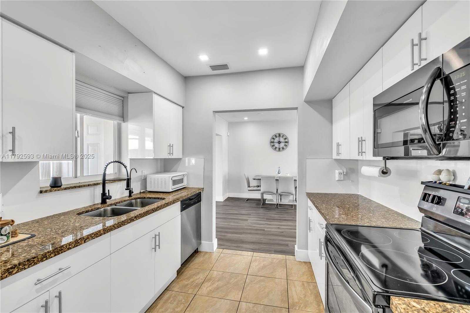 Small Image of 1361 NORTH WEST 98TH TER, Miami Number 10