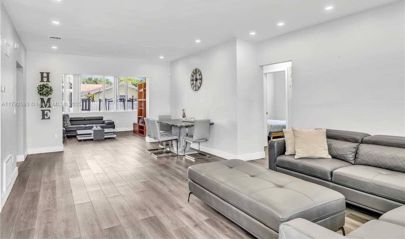 Small Image of 1361 NORTH WEST 98TH TER, Miami Number 3