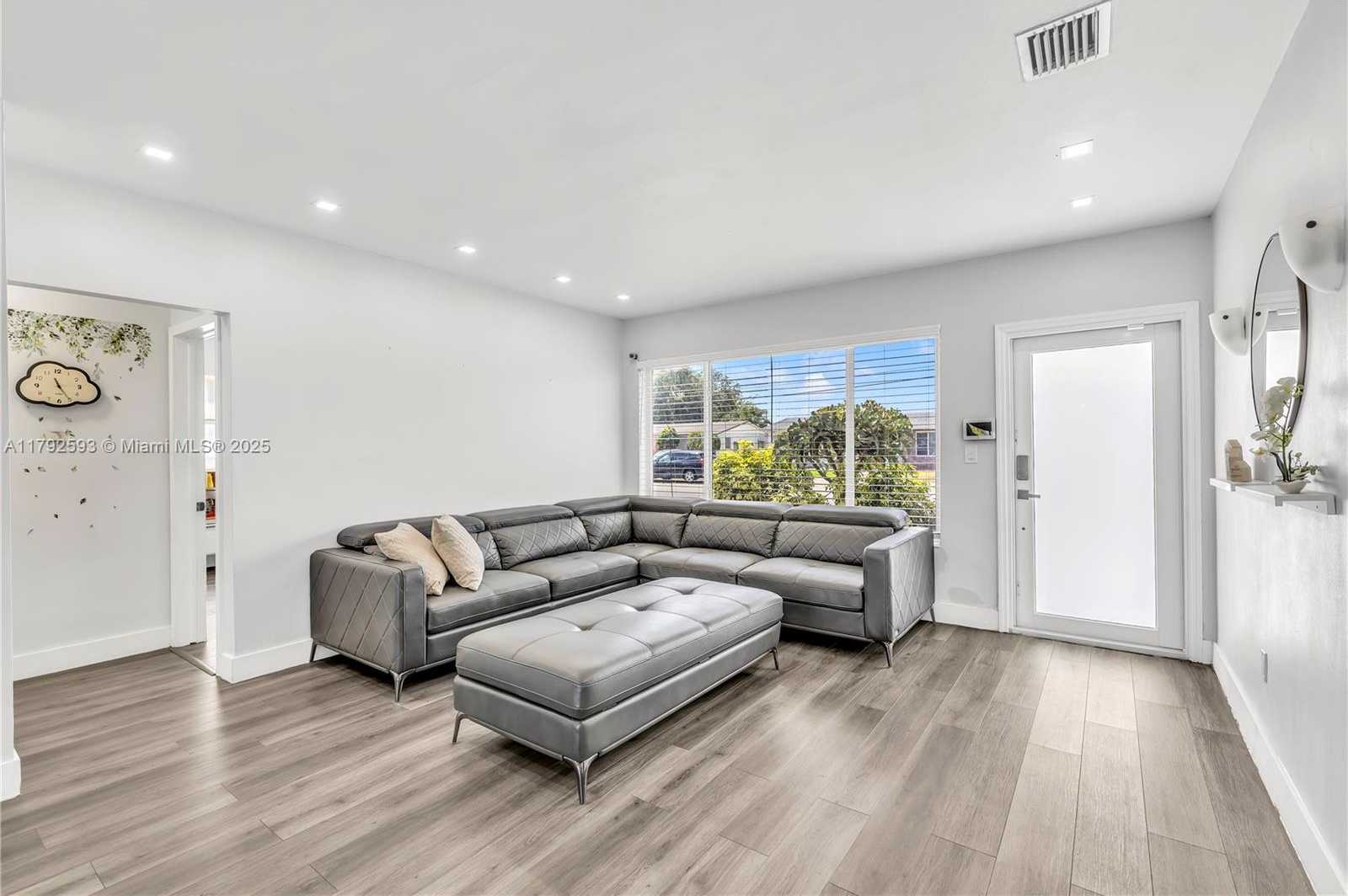 Small Image of 1361 NORTH WEST 98TH TER, Miami Number 4