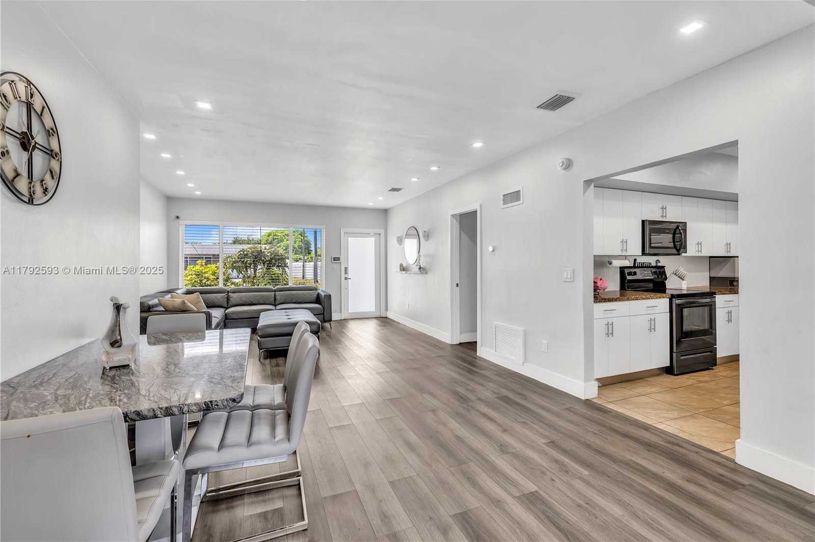 Small Image of 1361 NORTH WEST 98TH TER, Miami Number 6