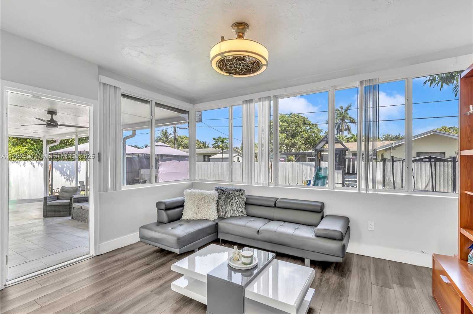 Small Image of 1361 NORTH WEST 98TH TER, Miami Number 8