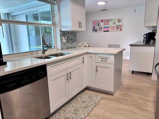 Small Image of 107 WINGED FOOT LN, Boca Raton Number 6