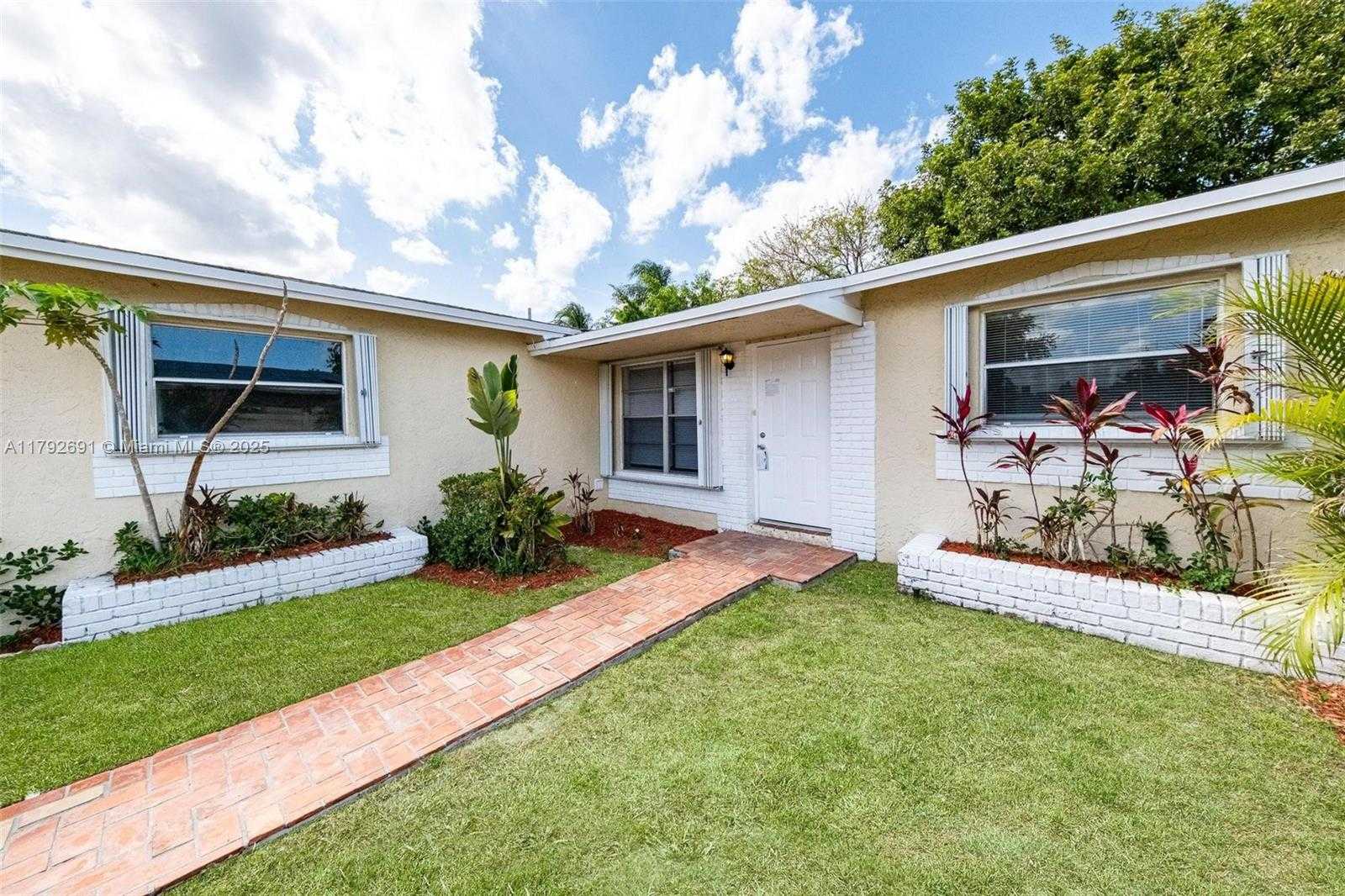 Small Image of 7717 SOUTH WEST 9TH ST, North Lauderdale Number 2