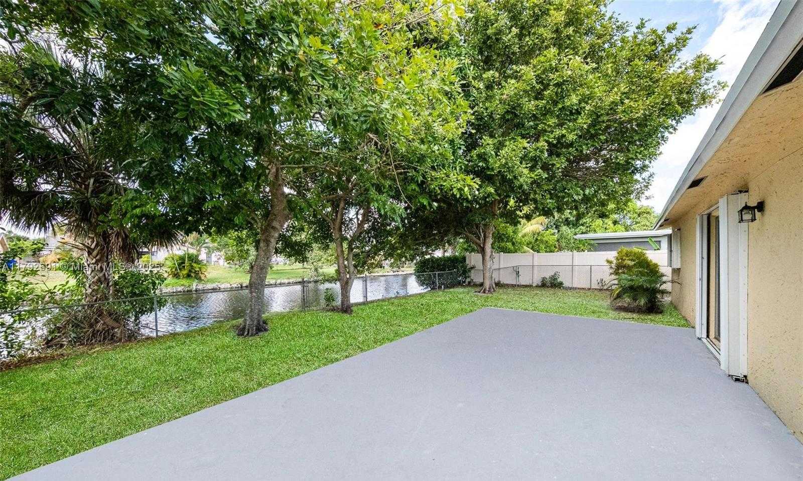 Small Image of 7717 SOUTH WEST 9TH ST, North Lauderdale Number 26