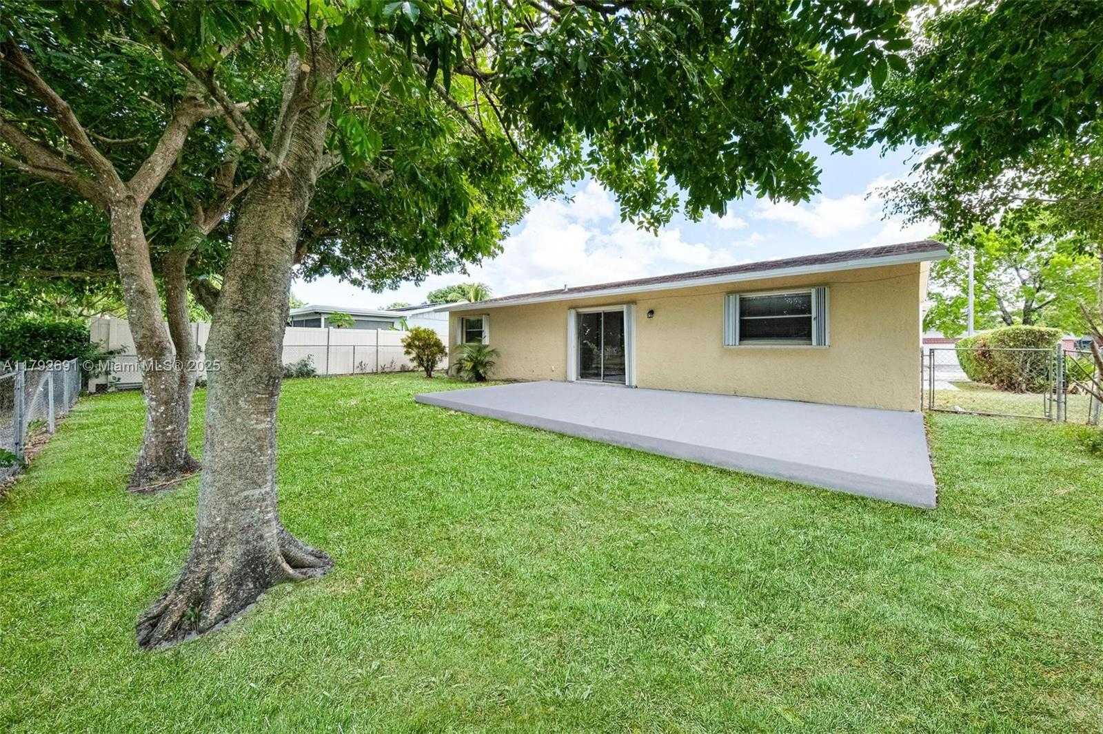 Small Image of 7717 SOUTH WEST 9TH ST, North Lauderdale Number 28