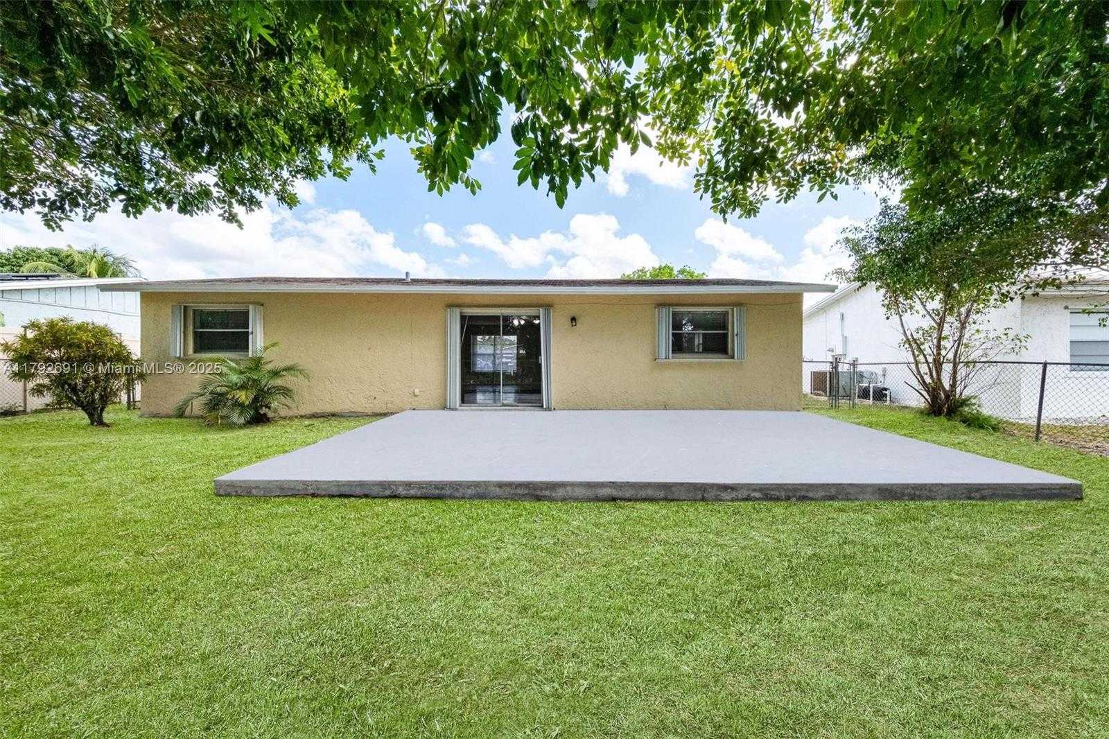 Small Image of 7717 SOUTH WEST 9TH ST, North Lauderdale Number 29