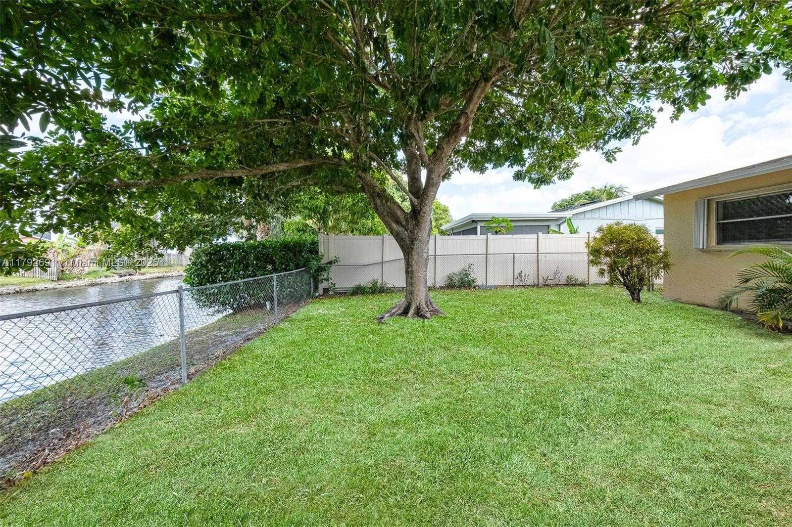 Small Image of 7717 SOUTH WEST 9TH ST, North Lauderdale Number 30