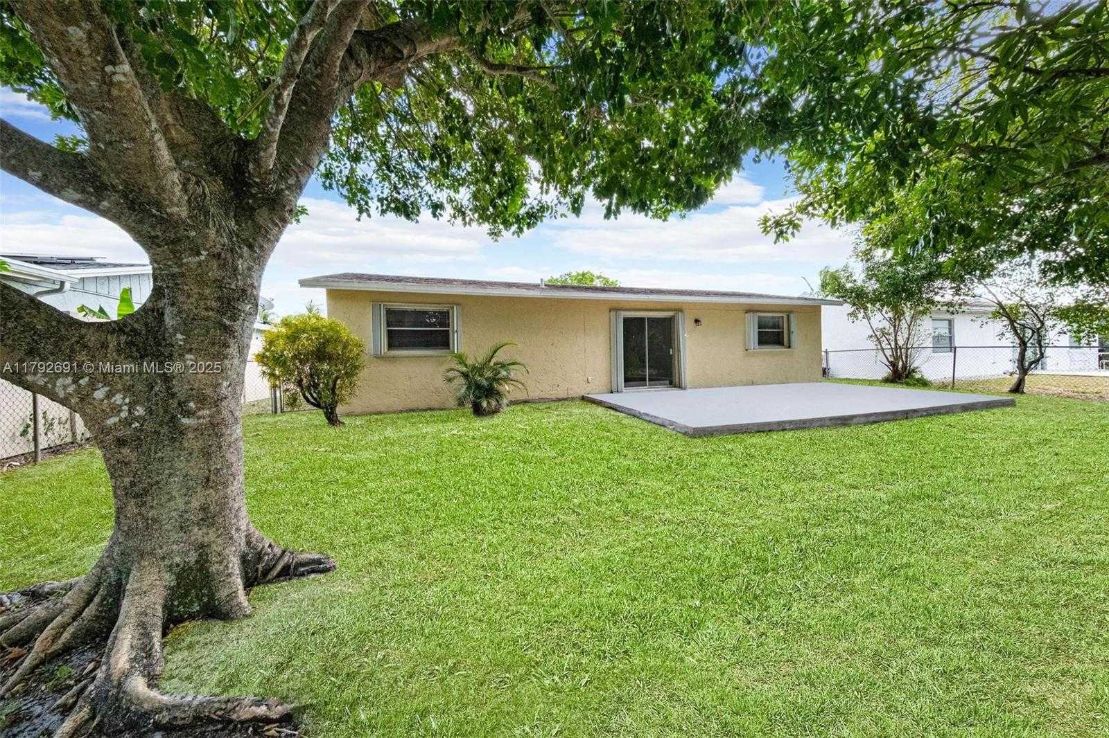 Small Image of 7717 SOUTH WEST 9TH ST, North Lauderdale Number 31