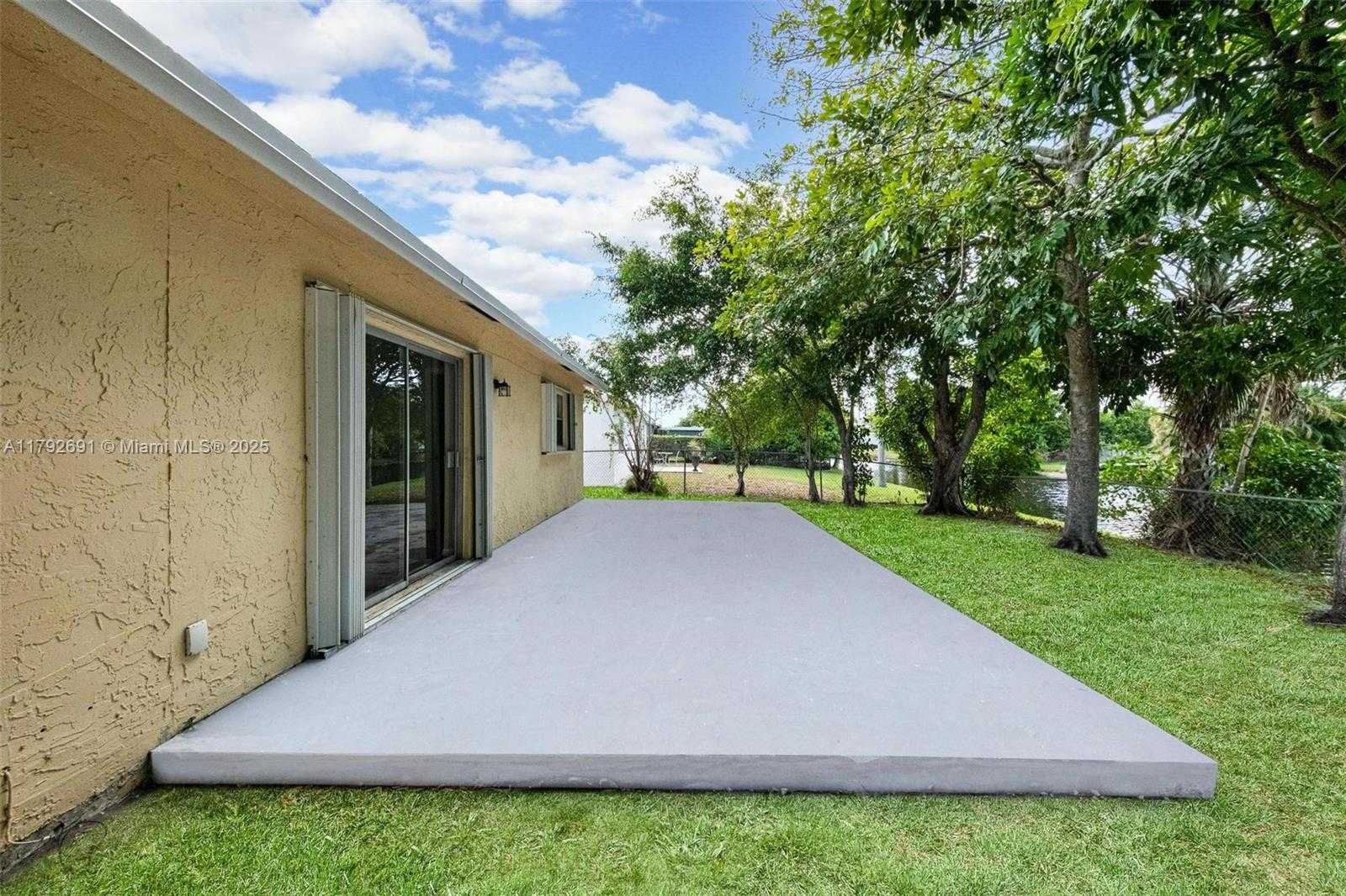 Small Image of 7717 SOUTH WEST 9TH ST, North Lauderdale Number 32