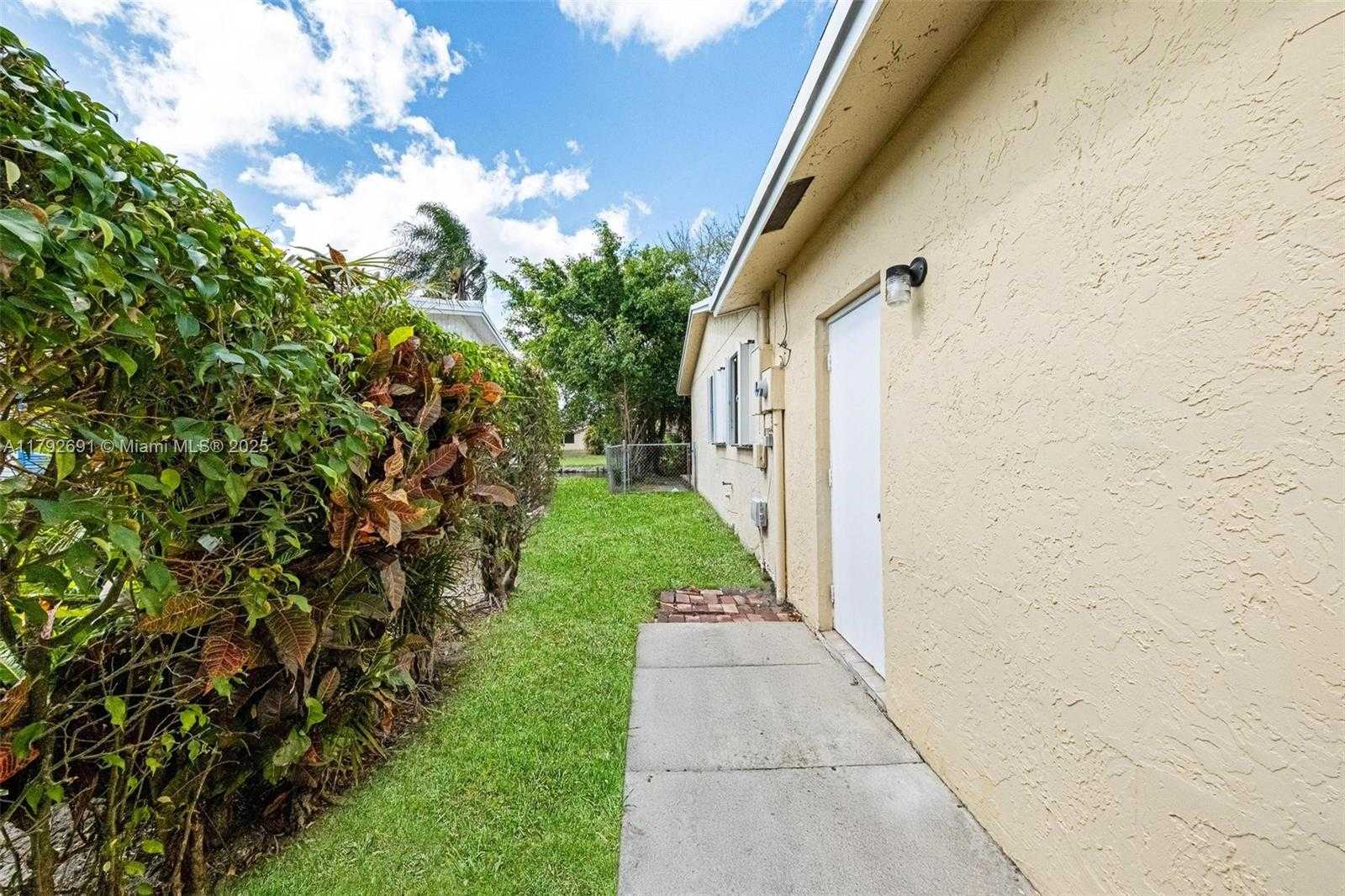 Small Image of 7717 SOUTH WEST 9TH ST, North Lauderdale Number 35