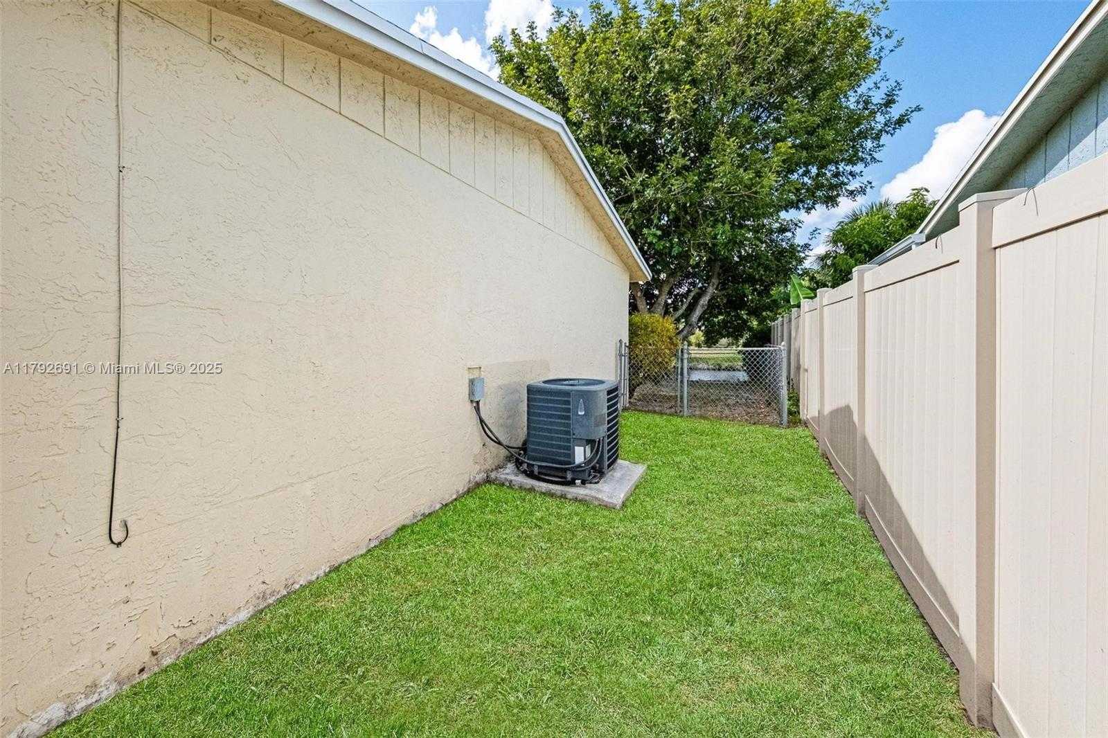 Small Image of 7717 SOUTH WEST 9TH ST, North Lauderdale Number 37
