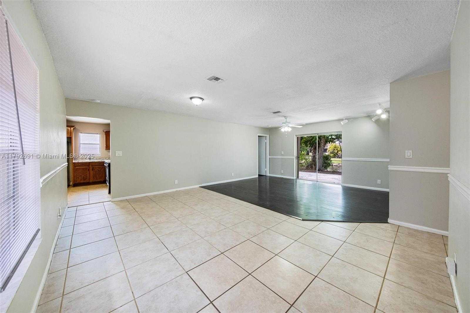 Small Image of 7717 SOUTH WEST 9TH ST, North Lauderdale Number 5