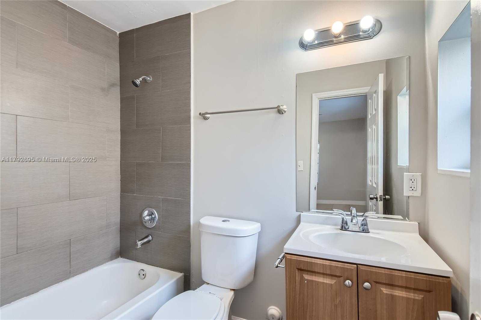 Small Image of 7740 SHALIMAR ST, Miramar Number 13