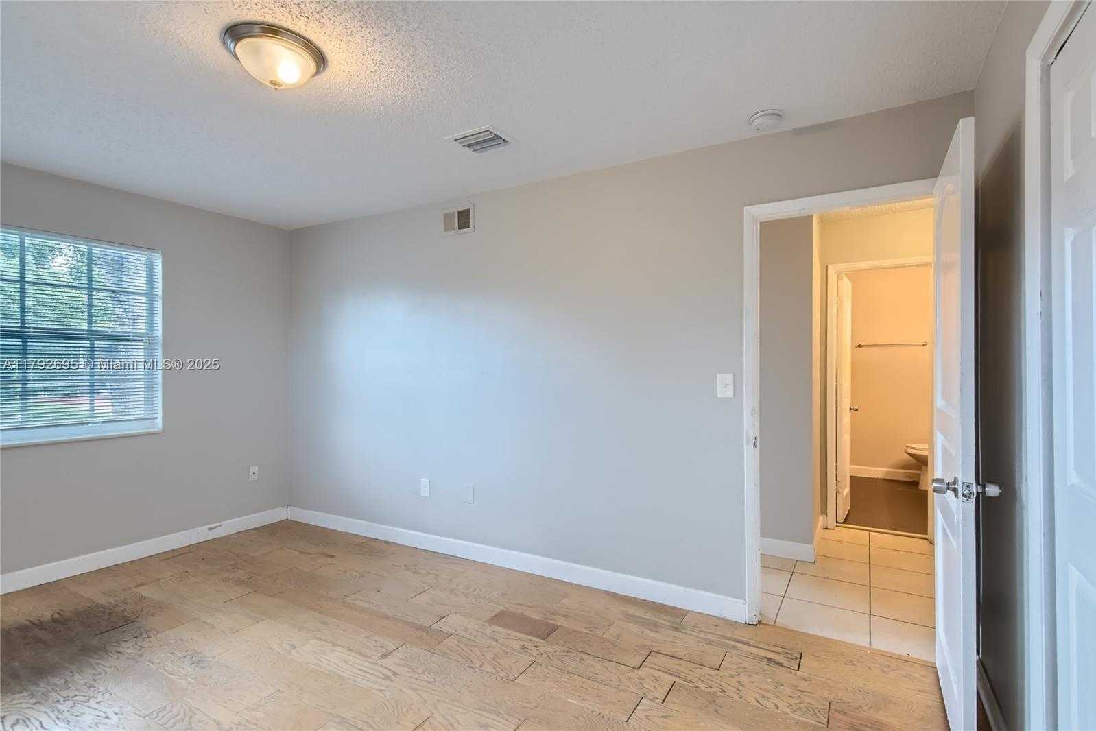 Small Image of 7740 SHALIMAR ST, Miramar Number 15