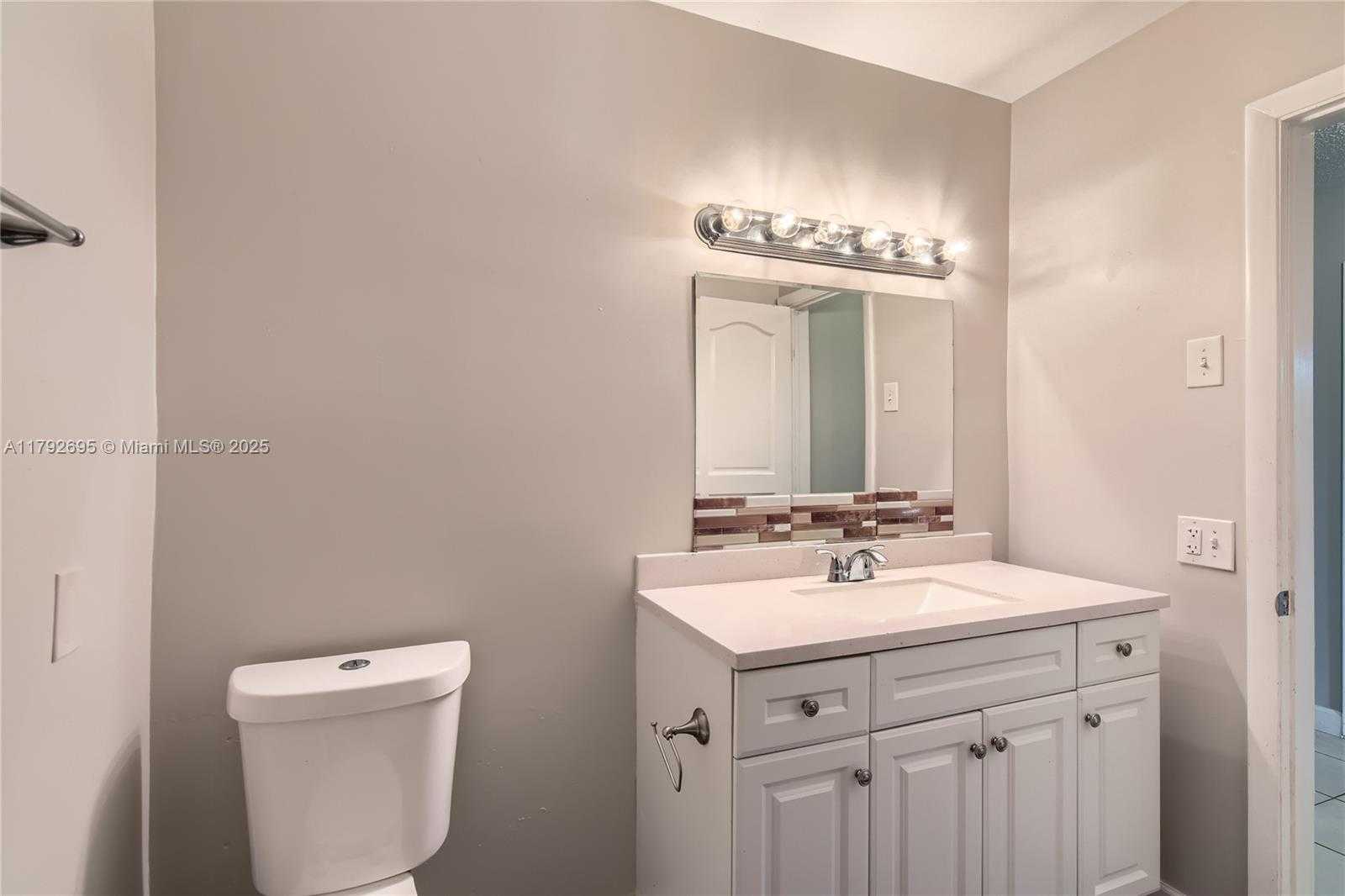 Small Image of 7740 SHALIMAR ST, Miramar Number 17