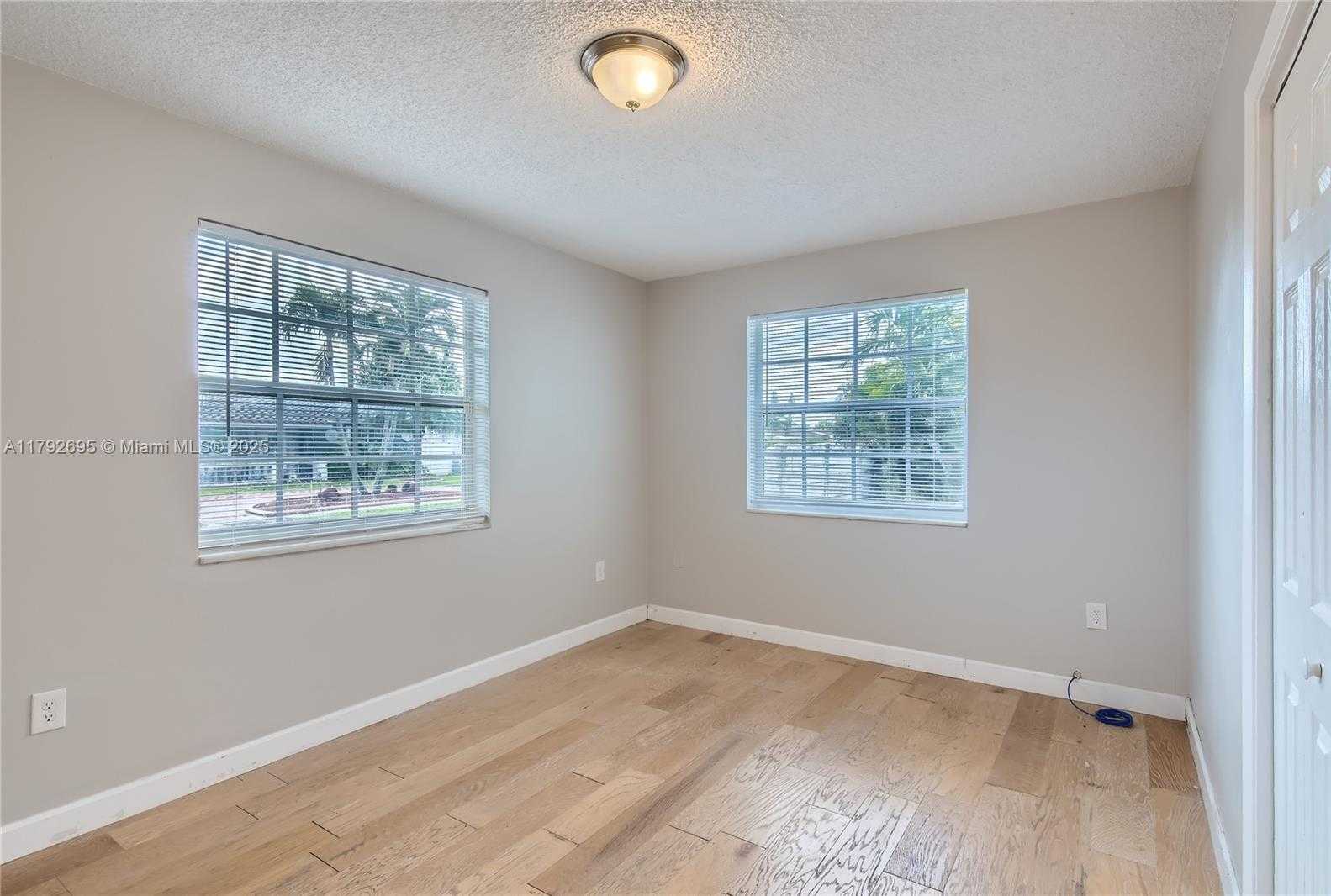 Small Image of 7740 SHALIMAR ST, Miramar Number 18