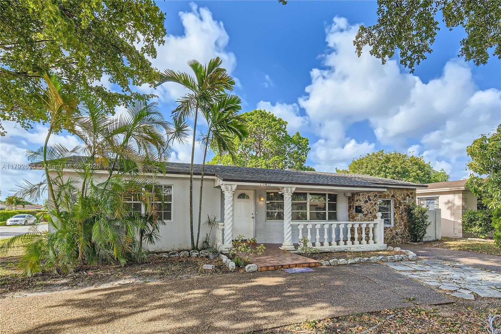 Small Image of 7740 SHALIMAR ST, Miramar Number 2