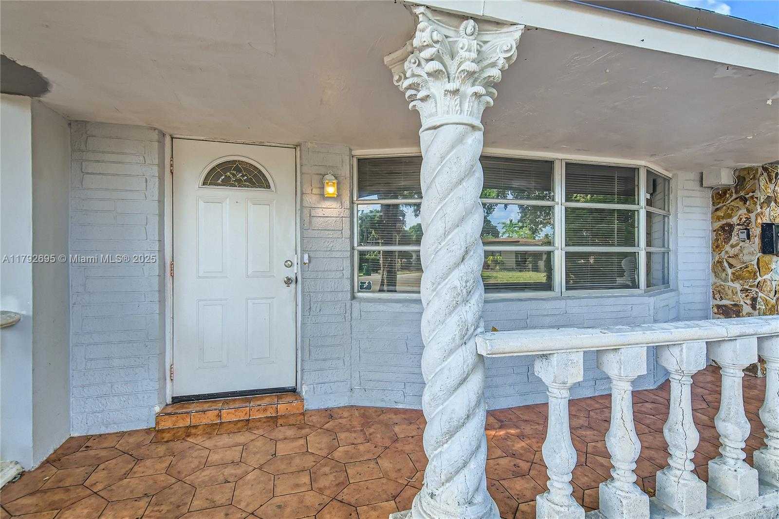 Small Image of 7740 SHALIMAR ST, Miramar Number 3
