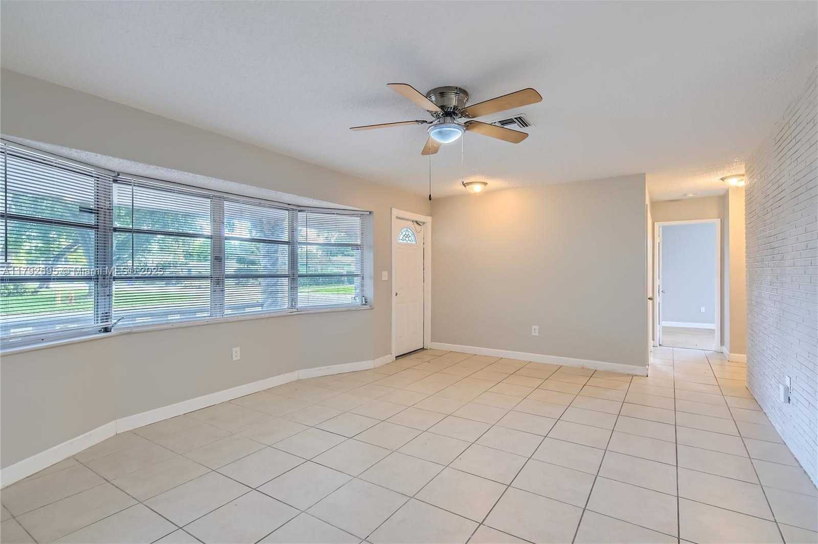 Small Image of 7740 SHALIMAR ST, Miramar Number 4