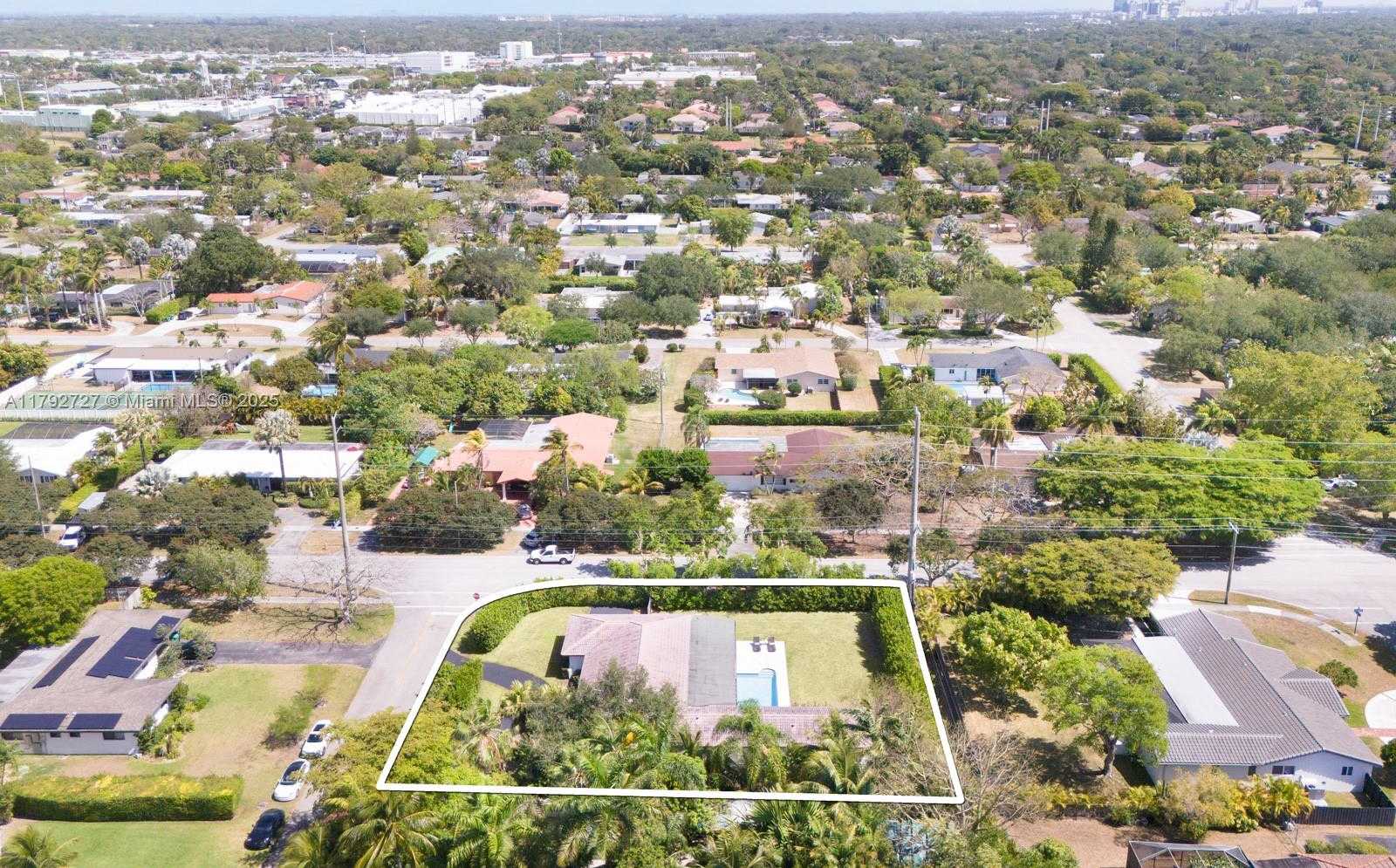 Small Image of 14405 SOUTH WEST 84TH CT, Palmetto Bay Number 37