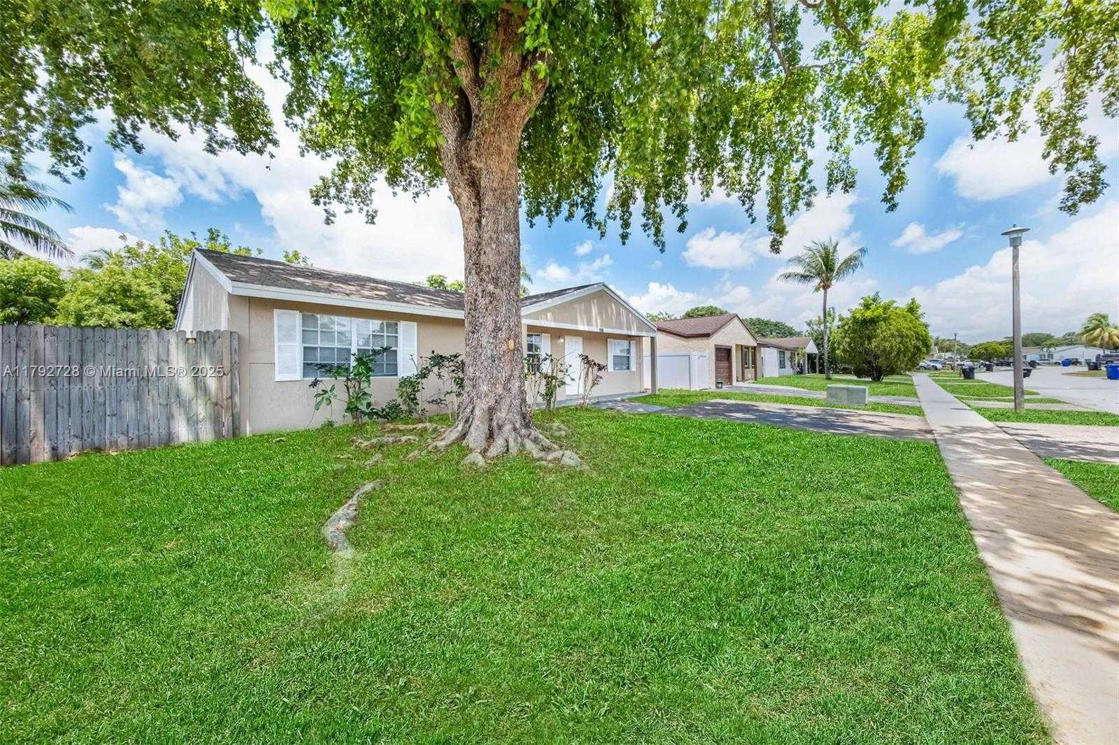 Small Image of 1251 SOUTH WEST 73RD AVE, North Lauderdale Number 2