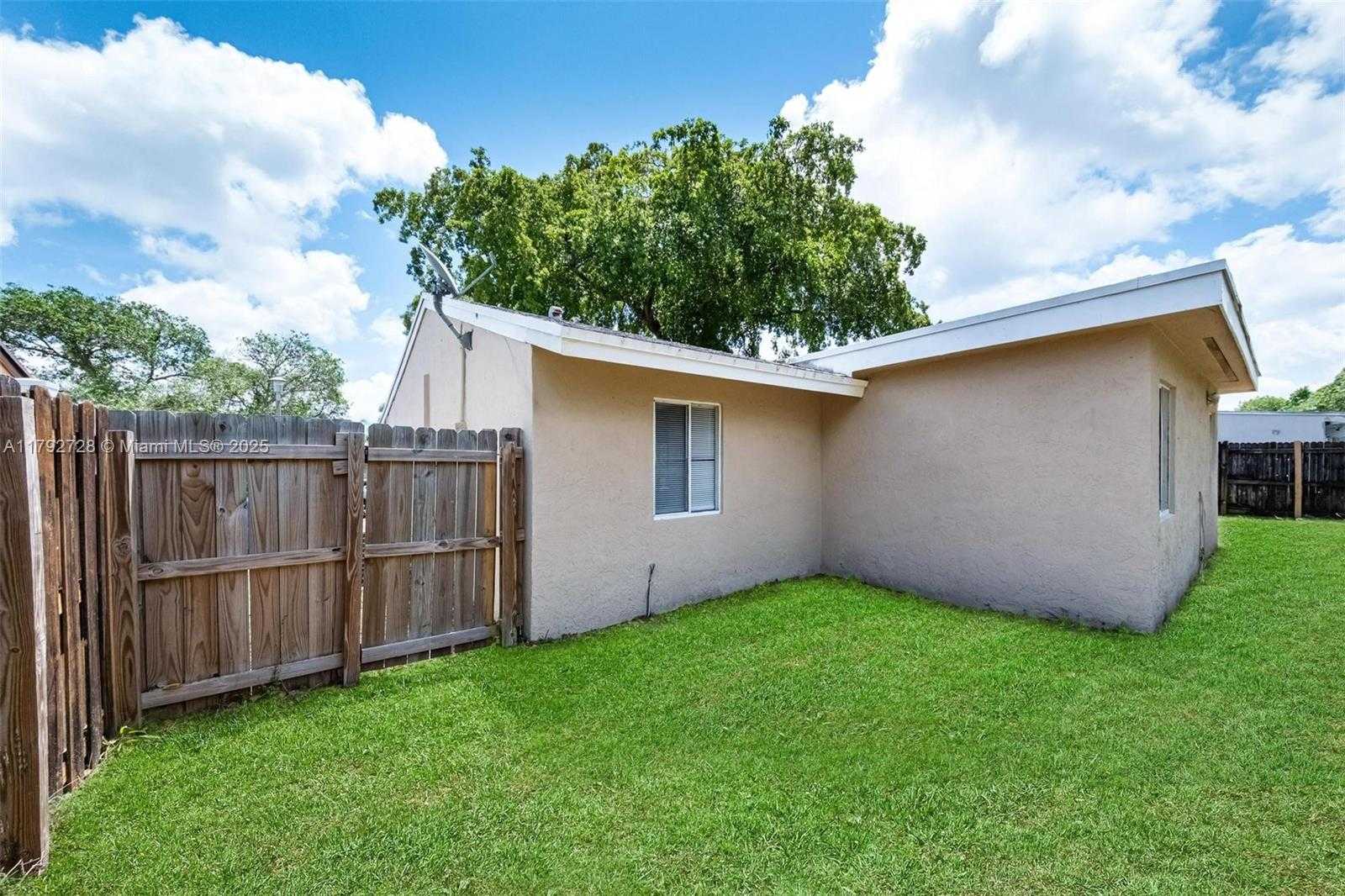 Small Image of 1251 SOUTH WEST 73RD AVE, North Lauderdale Number 25