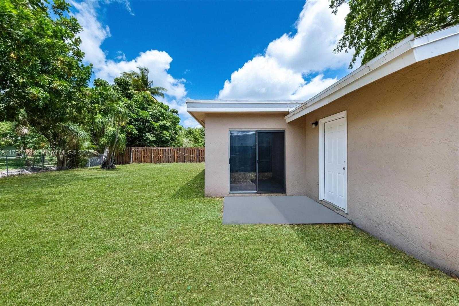 Small Image of 1251 SOUTH WEST 73RD AVE, North Lauderdale Number 27
