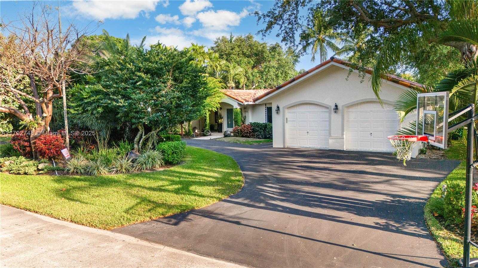 Small Image of 6860 SOUTH WEST 128TH ST, Pinecrest Number 2