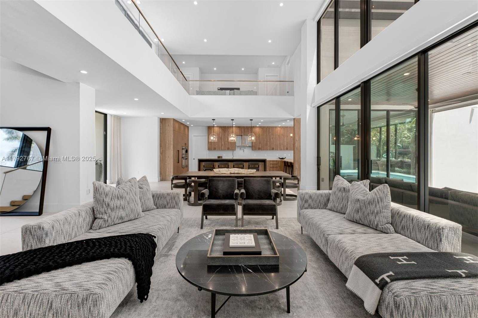 Small Image of 13180 OLD CUTLER RD, Pinecrest Number 2