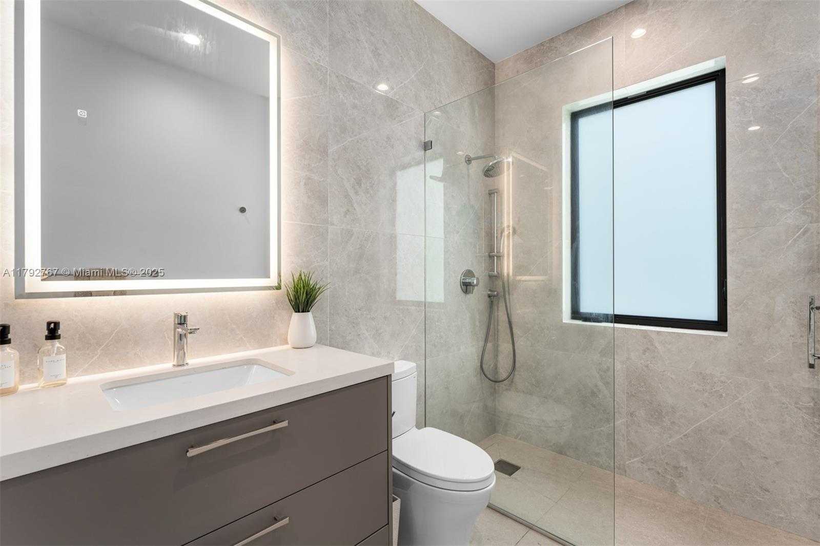 Small Image of 13180 OLD CUTLER RD, Pinecrest Number 22