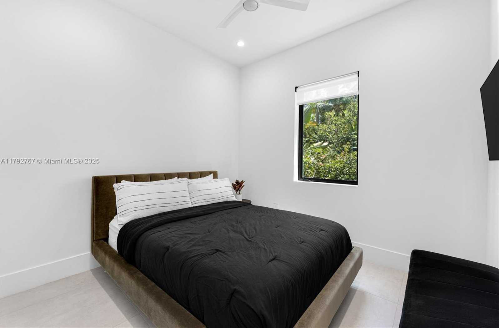 Small Image of 13180 OLD CUTLER RD, Pinecrest Number 23
