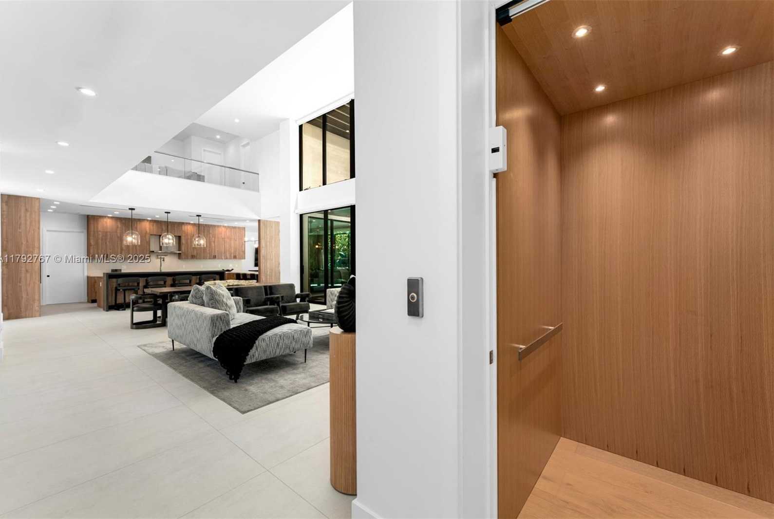 Small Image of 13180 OLD CUTLER RD, Pinecrest Number 25