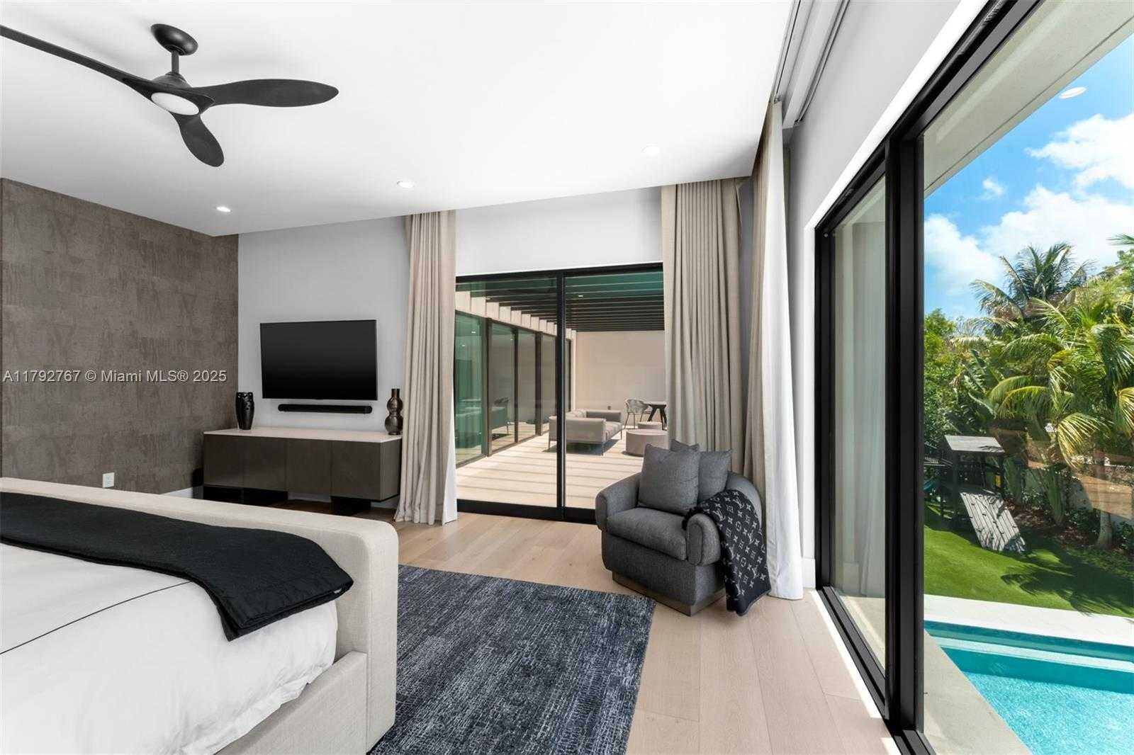 Small Image of 13180 OLD CUTLER RD, Pinecrest Number 29