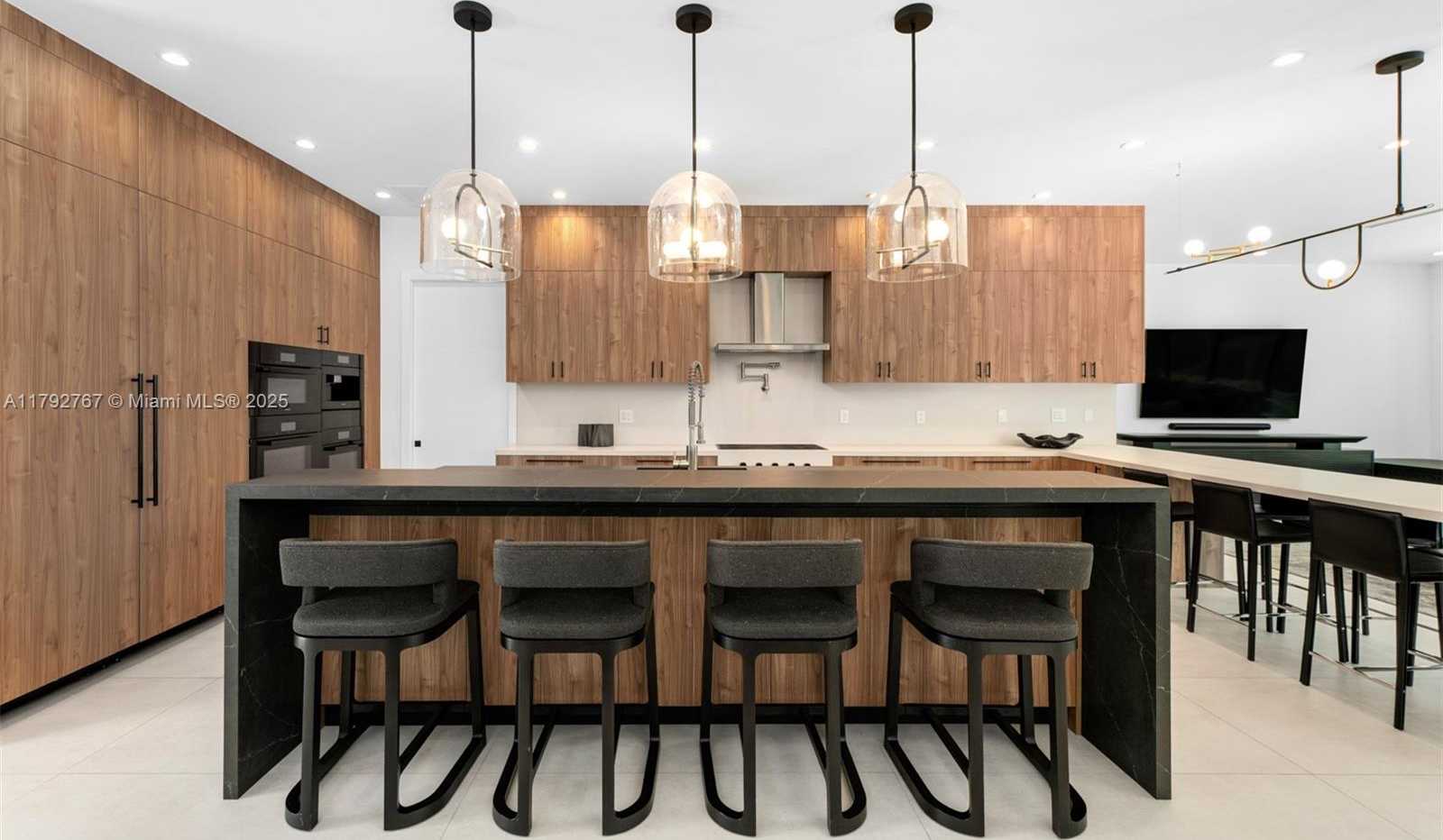 Small Image of 13180 OLD CUTLER RD, Pinecrest Number 3