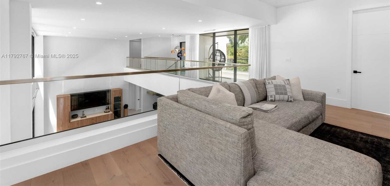 Small Image of 13180 OLD CUTLER RD, Pinecrest Number 31