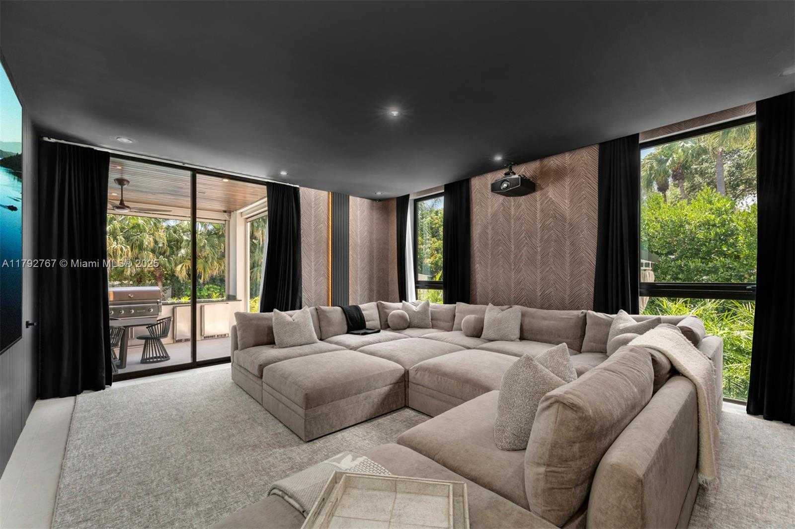 Small Image of 13180 OLD CUTLER RD, Pinecrest Number 4